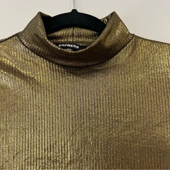 Express Metallic Shimmer gold ribbed long sleeve mock neck top size M NWT - Picture 6 of 13